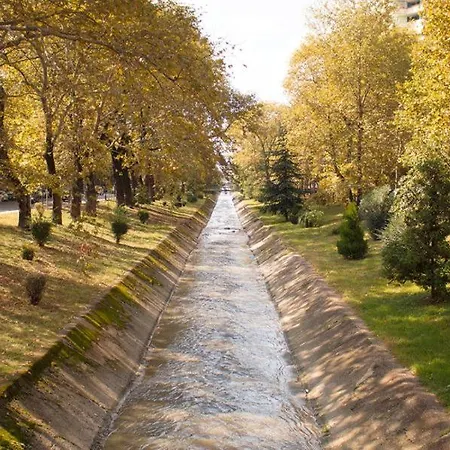 Center * Τίρανα